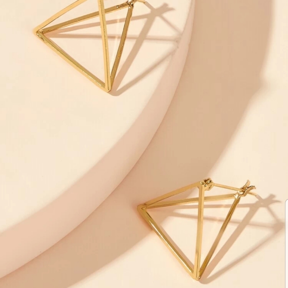 ☆Kelly☆ 3D Triangle Earrings - Picture 4 of 6